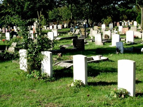 Commonwealth War Graves West Thurrock Cemetery