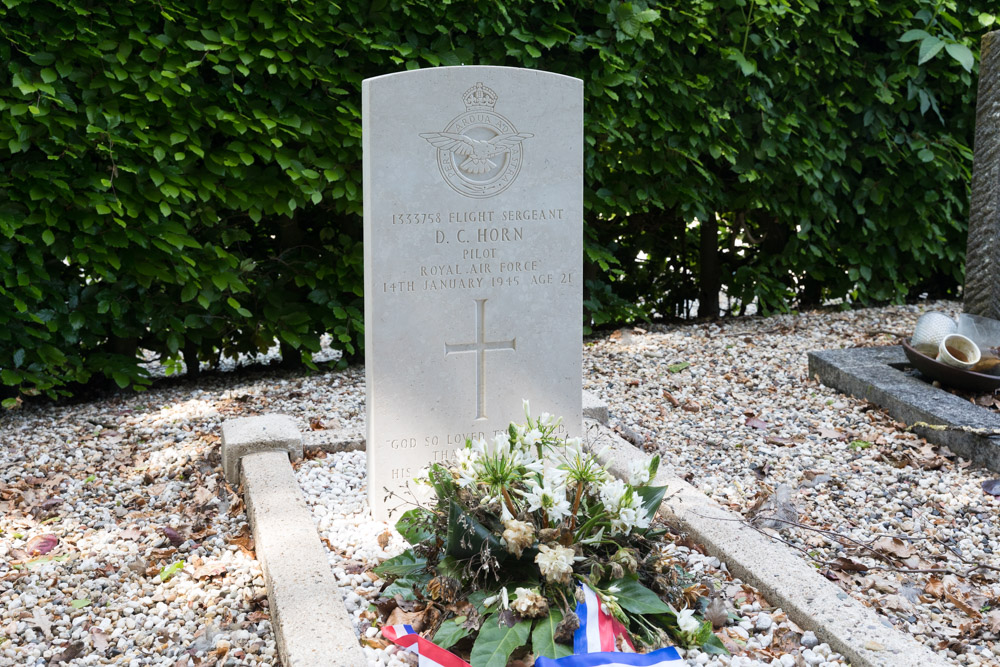 Commonwealth War Grave Dutch Reformed Cemetery Bergharen #1