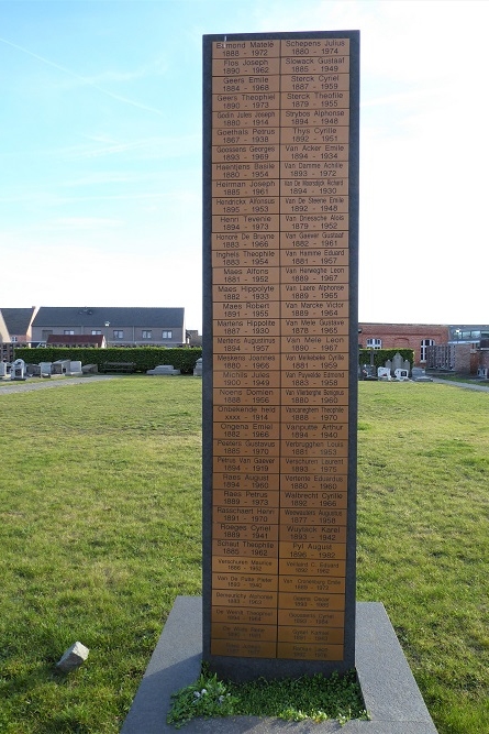 Oorlogsmonument Begraafplaats Moerbeke-Waas #4