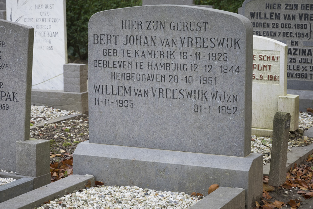 Dutch War Grave Churchyard Kamerik #2