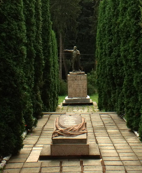 Mass Grave Soviet Soldiers & Resistance Members