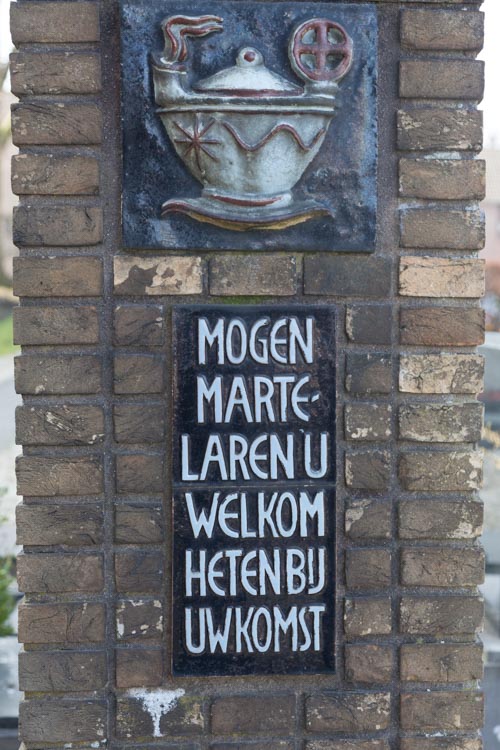 Monument Leerlingen Naaischool Rumpen #4