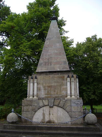 Sovjet Oorlogsmonument & Voormalige Begraafplaats