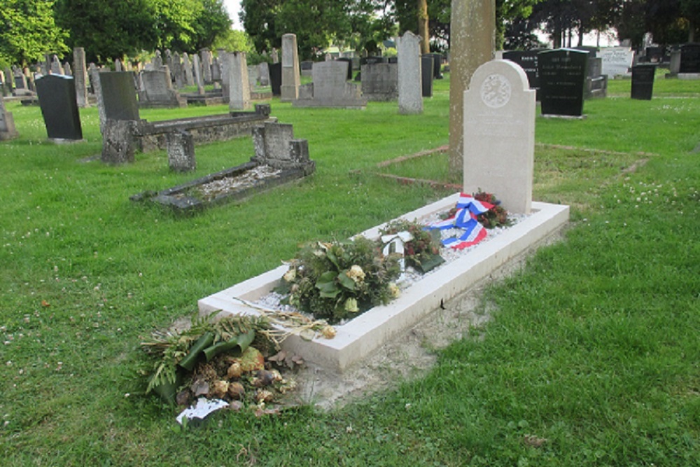 Dutch War Graves General Cemetery Uithuizermeeden #3