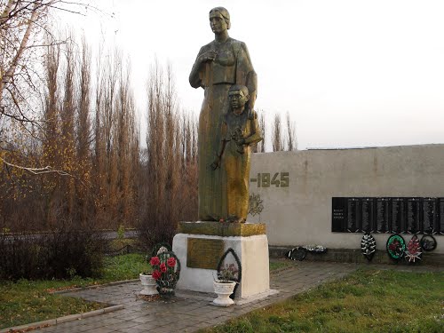 War Memorial Nikolskoye-na-Emanche #1