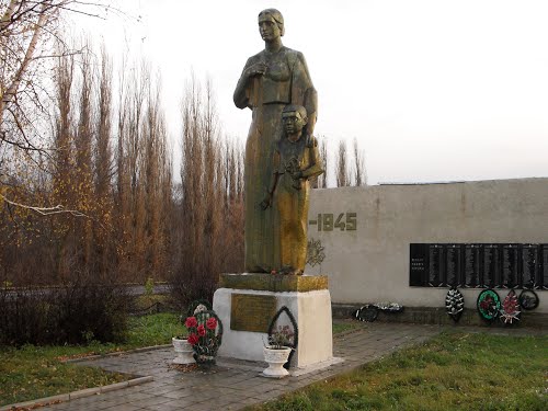 Oorlogsmonument Nikolskoye-na-Emanche #1