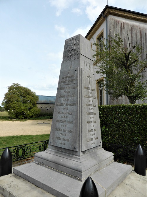 War Memorial Chassepierre #4