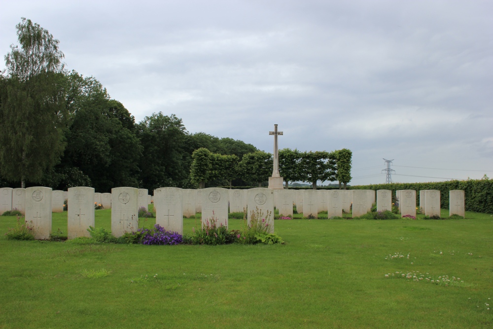 Commonwealth War Cemetery Bucquoy Road