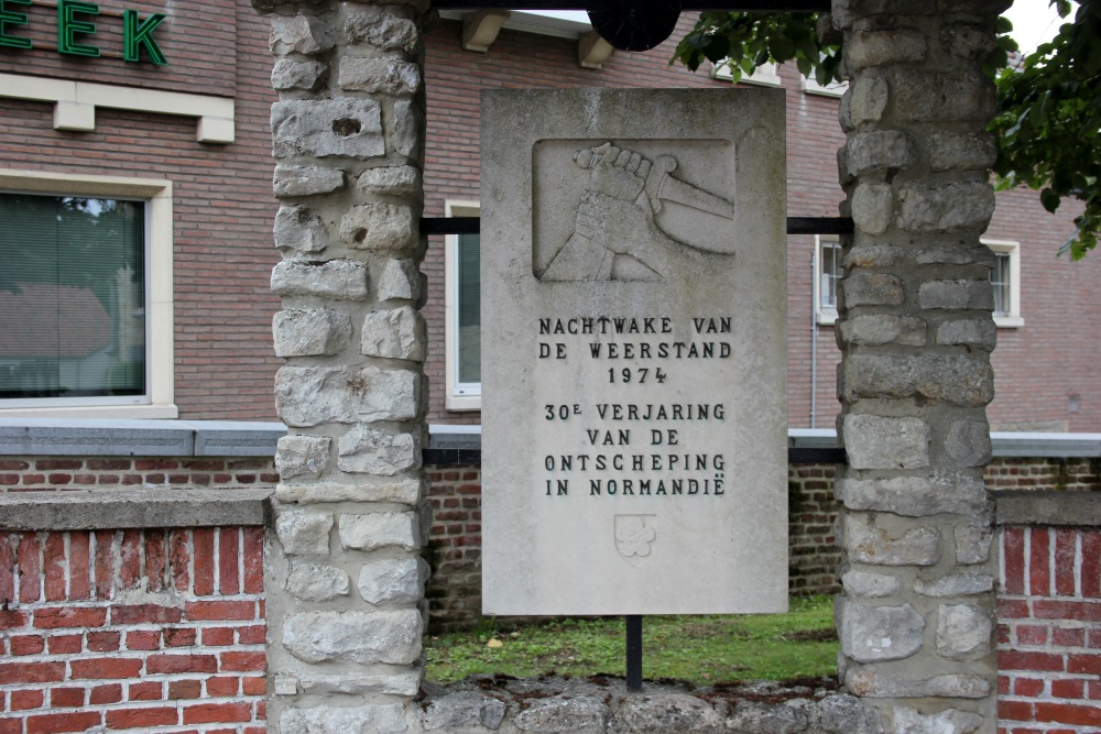 Monumenten Omgekomen Verzetsstrijder en Landing in Normandië #3