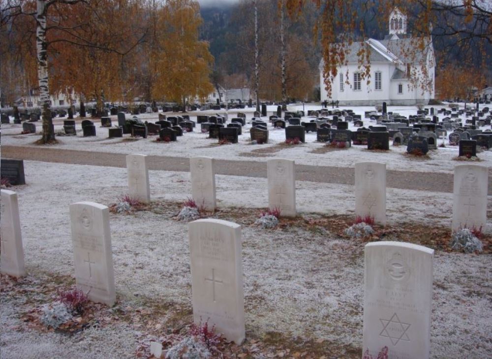 Oorlogsgraven van het Gemenebest Kerkhof Nesbyen #1