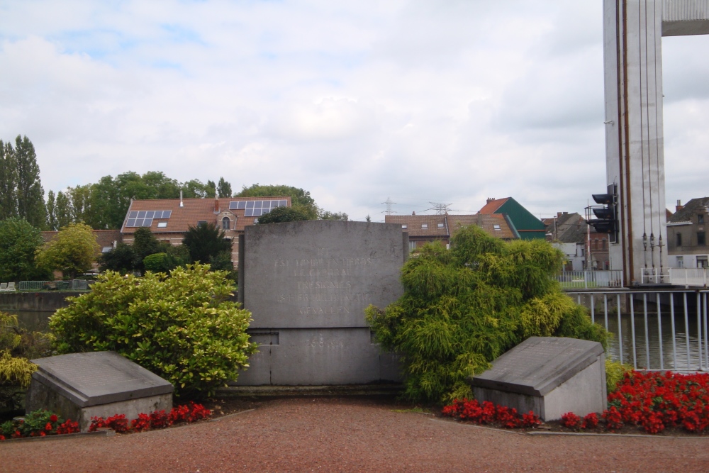 Monument Korporaal Tresignies Verbrande Brug #1