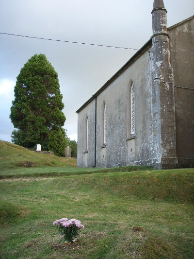 Oorlogsgraf van het Gemenebest Dernakesh Church of Ireland Churchyard #1