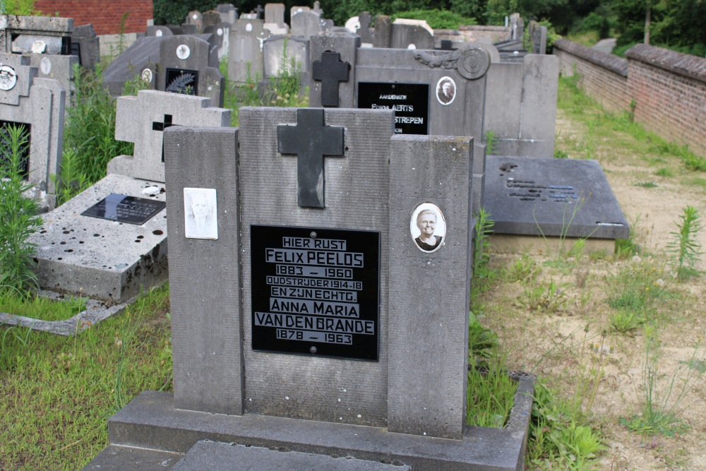 Belgian Graves Veterans Hever Churchyard #3