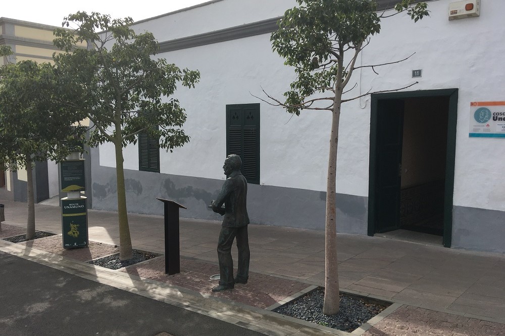 Monument Miguel de Unamuno y Jugo #4