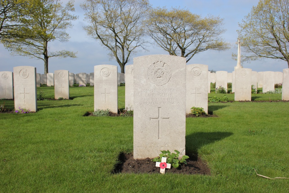 Commonwealth War Cemetery Bard Cottage #4