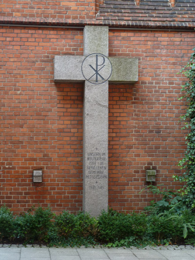 Oorlogsmonument Herz-Jesu Kerk Lübeck #1