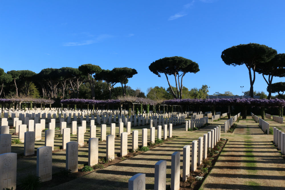 Commonwealth War Cemetery Beach Head #5