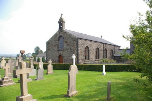 Commonwealth War Grave St. Peter and St. Paul Roman Catholic Churchyard