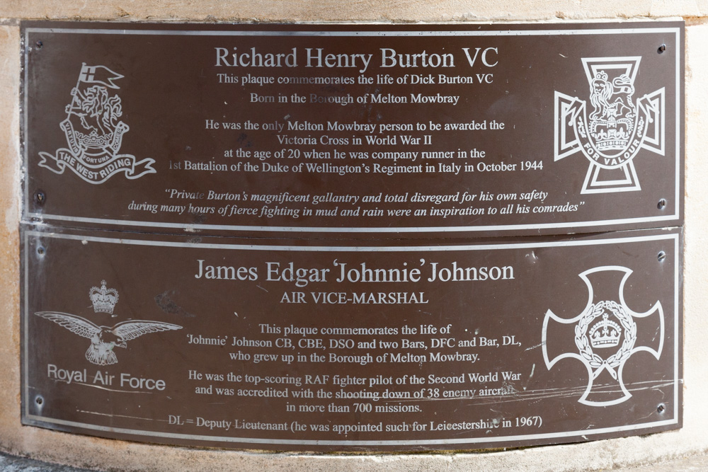 Gedenktekens Richard Henry Burton VC en 'Johnnie' Johnson