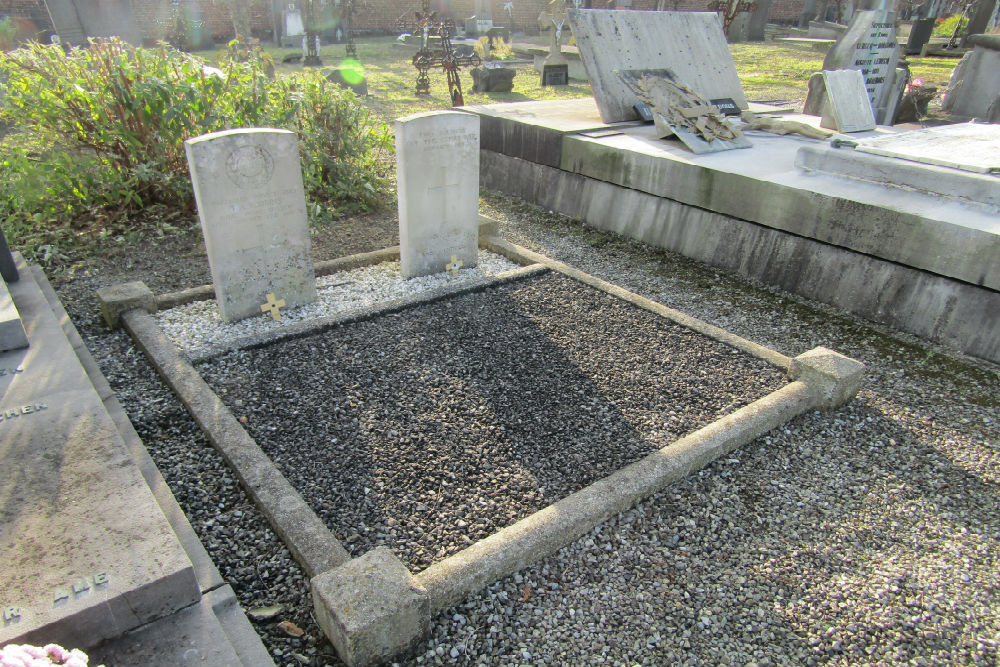 Commonwealth War Graves Hennuyeres #3