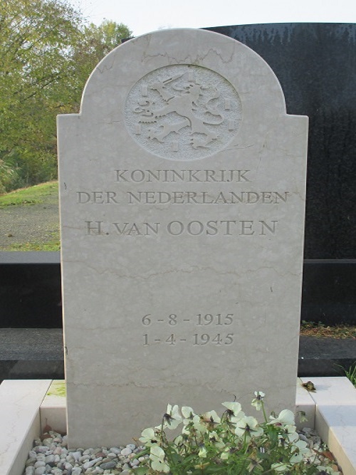 Dutch War Graves Municipal Cemetery Usquert #4