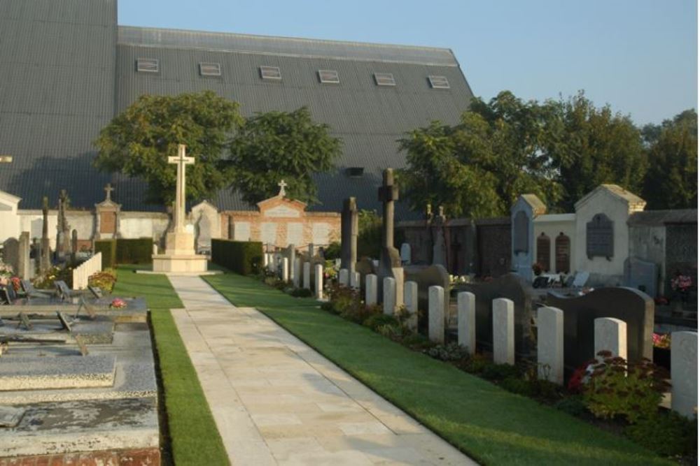 Commonwealth War Graves Dainville #1