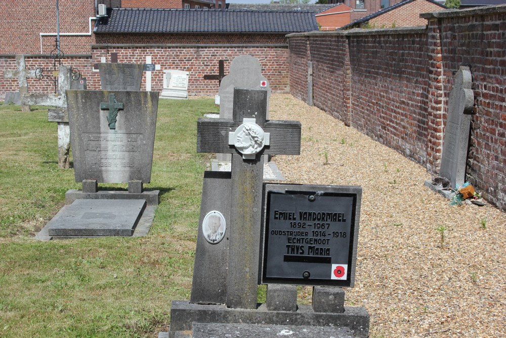 Belgian Graves Veterans Vliermaalroot Churchyard #4