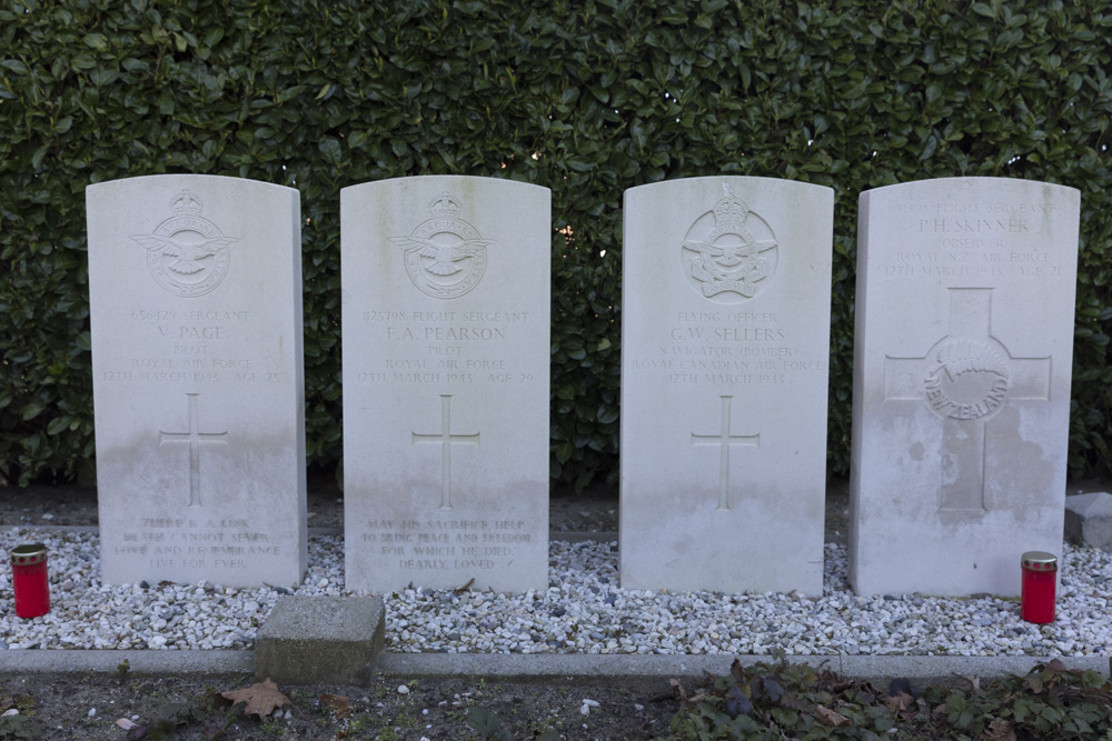 Commonwealth War Graves Roman Catholic Cemetery Beek #3