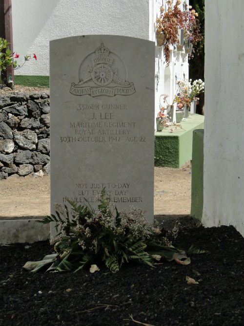 Commonwealth War Grave Villa de Mazo #2