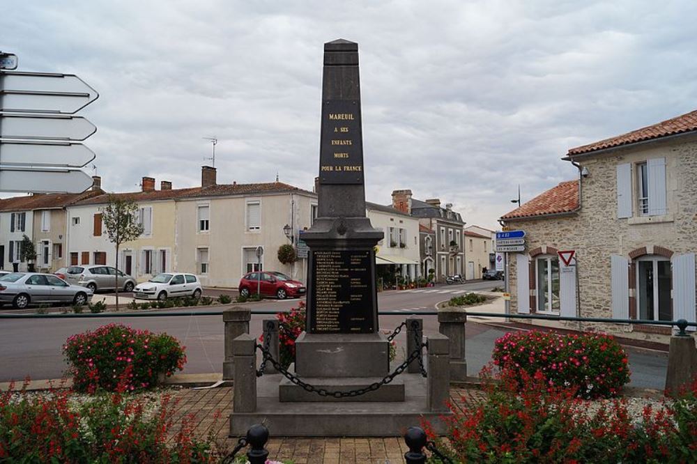 War Memorial Mareuil-sur-Lay-Dissais #1