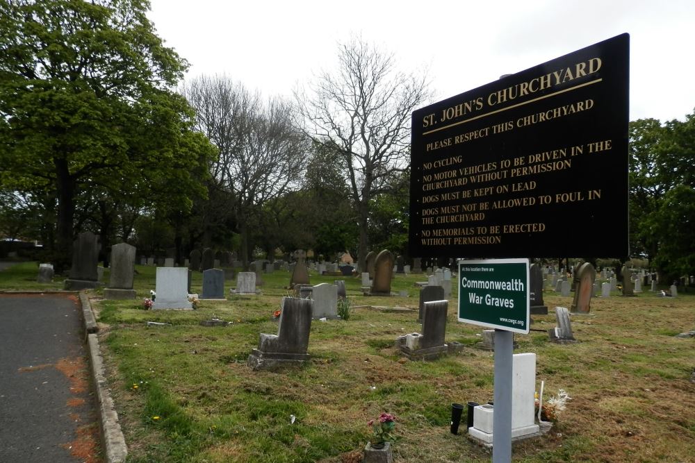 Oorlogsgraven van het Gemenebest St. John Churchyard #1