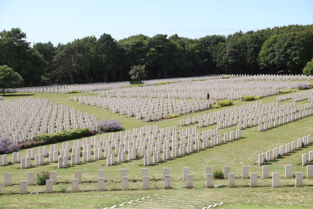 Commonwealth War Cemetery taples #2