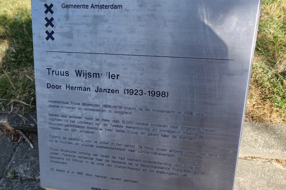 Monument Mevrouw G. Wijsmuller-Meijer Bachplein #2