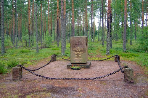 Monument Omgekomen Finse Soldaten #1