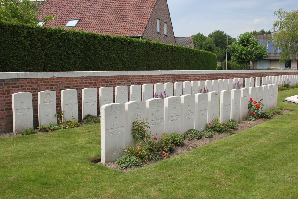 Commonwealth War Cemetery Ledeghem #2
