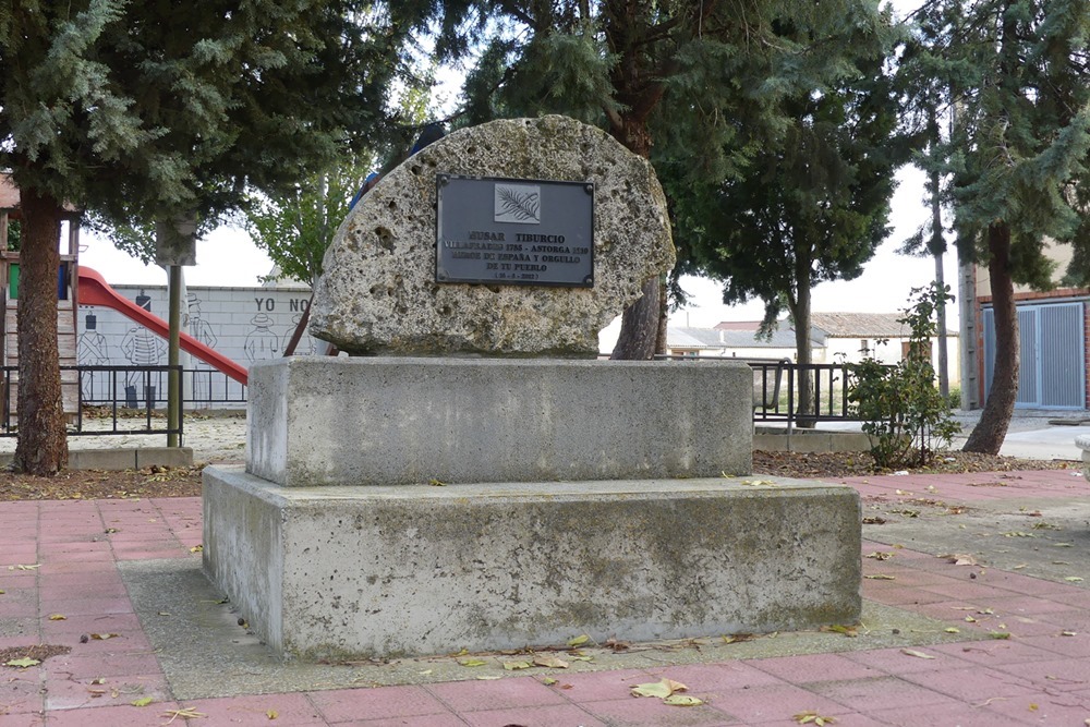 Monument to Hsar Tiburcio Fernndez #1
