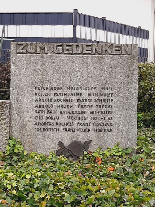 War Memorial Lüxheim #4
