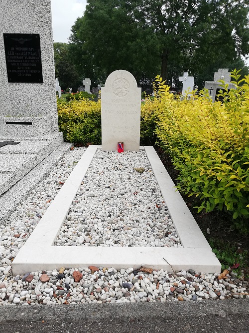 Dutch War Graves General Cemetery Steenbergen #2