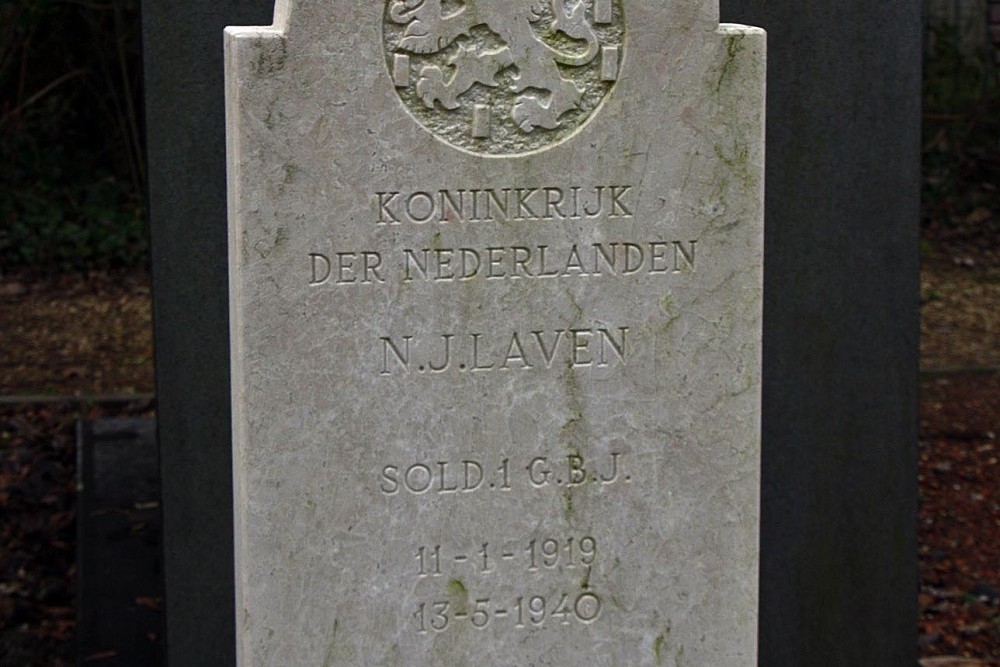 Dutch War Graves Municipal Cemetery Chvremont #5