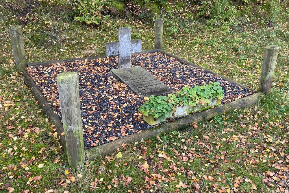 Field Grave British Soldier Lommel #1