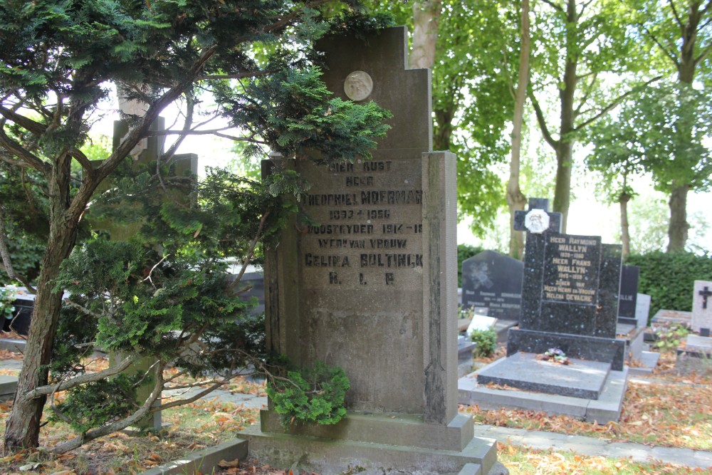 Belgian Graves Veterans Sint-Jacobs-Kapelle #1