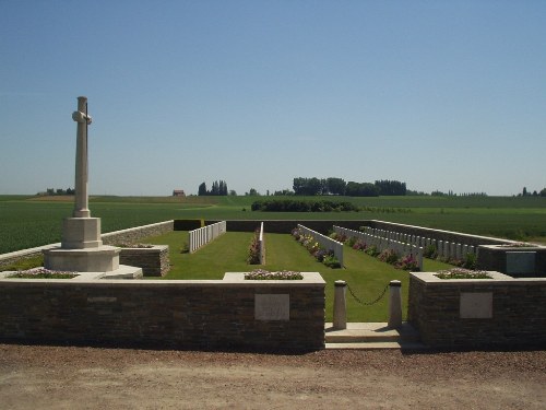 Commonwealth War Cemetery Le Vertannoy