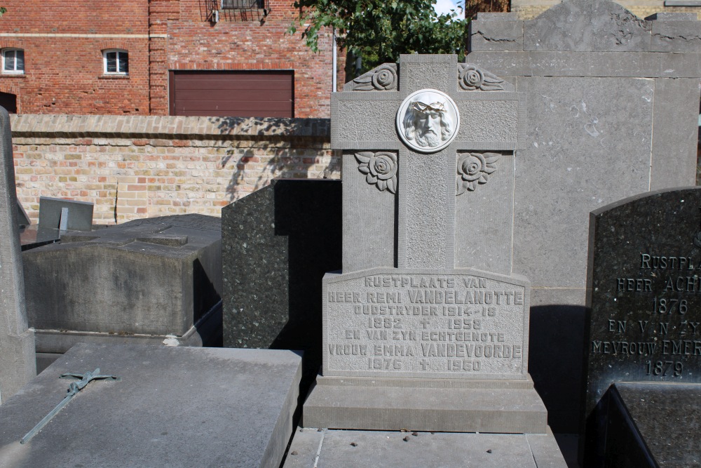 Belgian Graves Veterans Reningelst #3