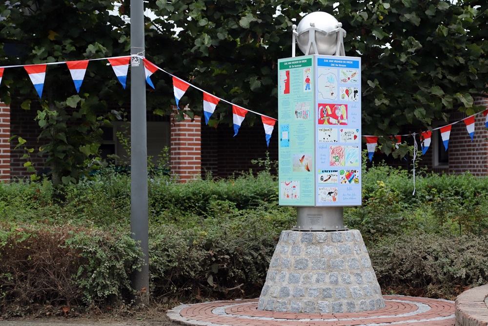 Liberation monument Brouwhuis