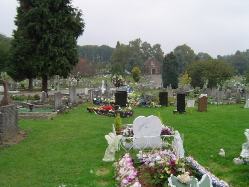 Commonwealth War Graves Watford North Cemetery