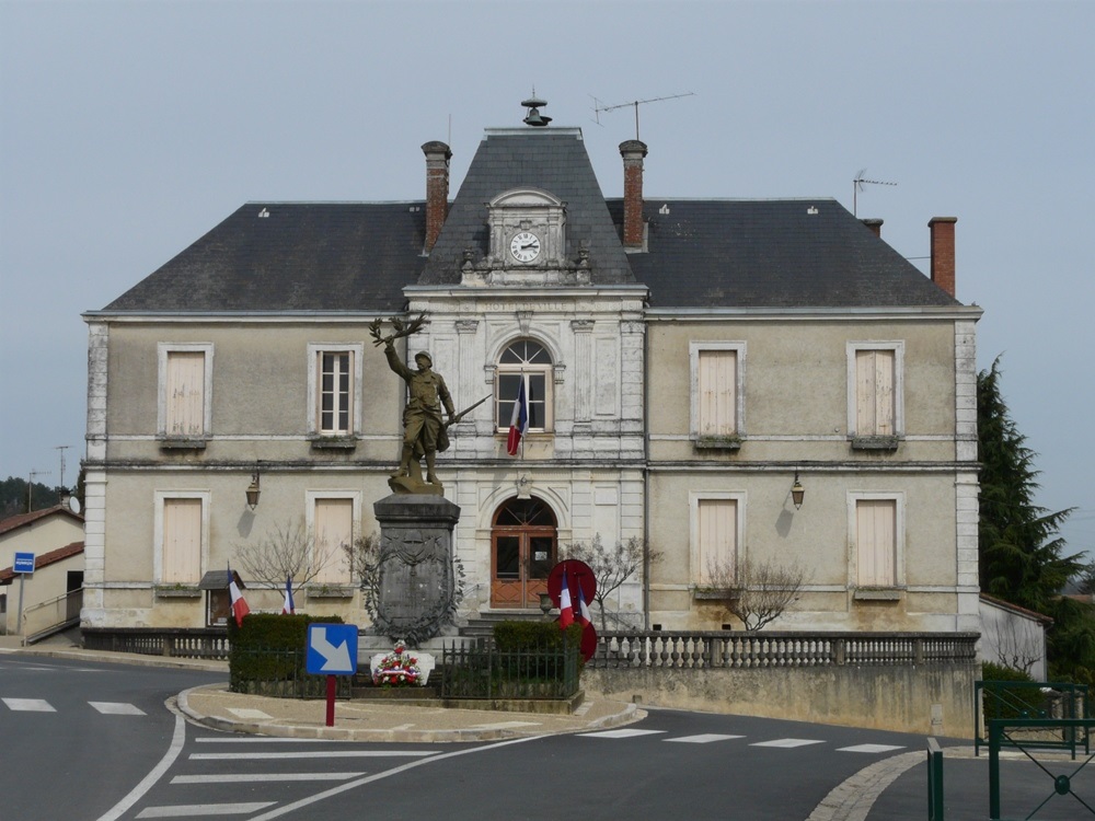 War Memorial Villamblard #1