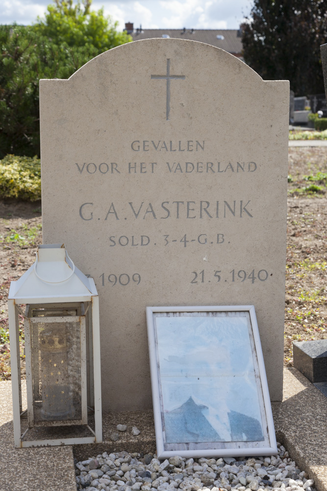Dutch War Grave Roman Catholic Cemetery Deurningen #2