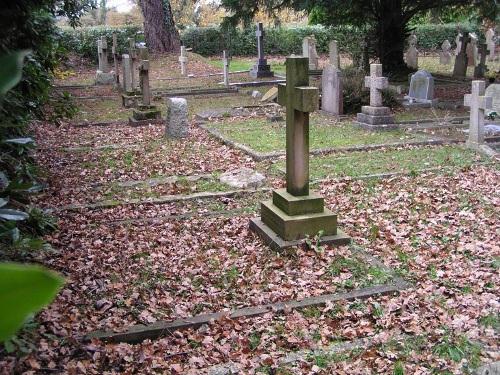 Oorlogsgraf van het Gemenebest Stapehill Abbey Roman Catholic Cemetery #1