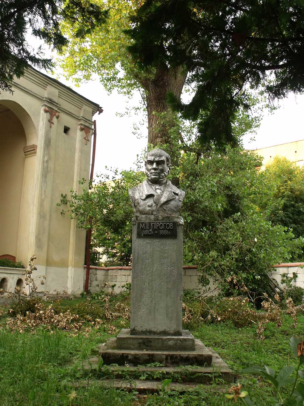 Monument Nikolay Pirogov #1