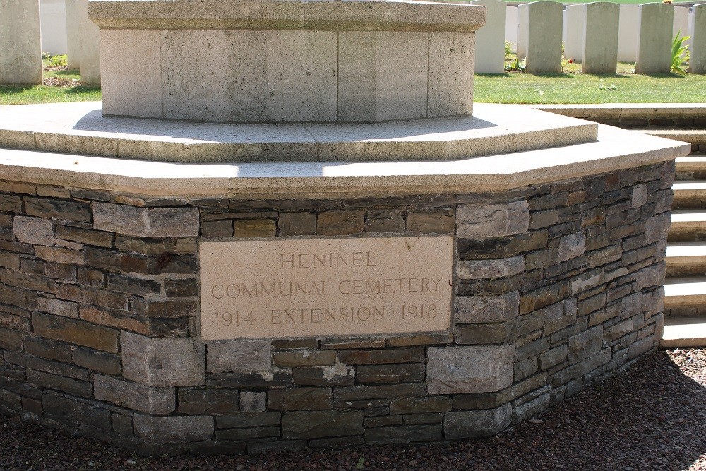 Commonwealth War Graves Heninel Communal Extension #2